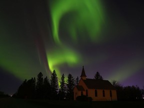 Thanksgiving aurora display outside of Saskatoon.