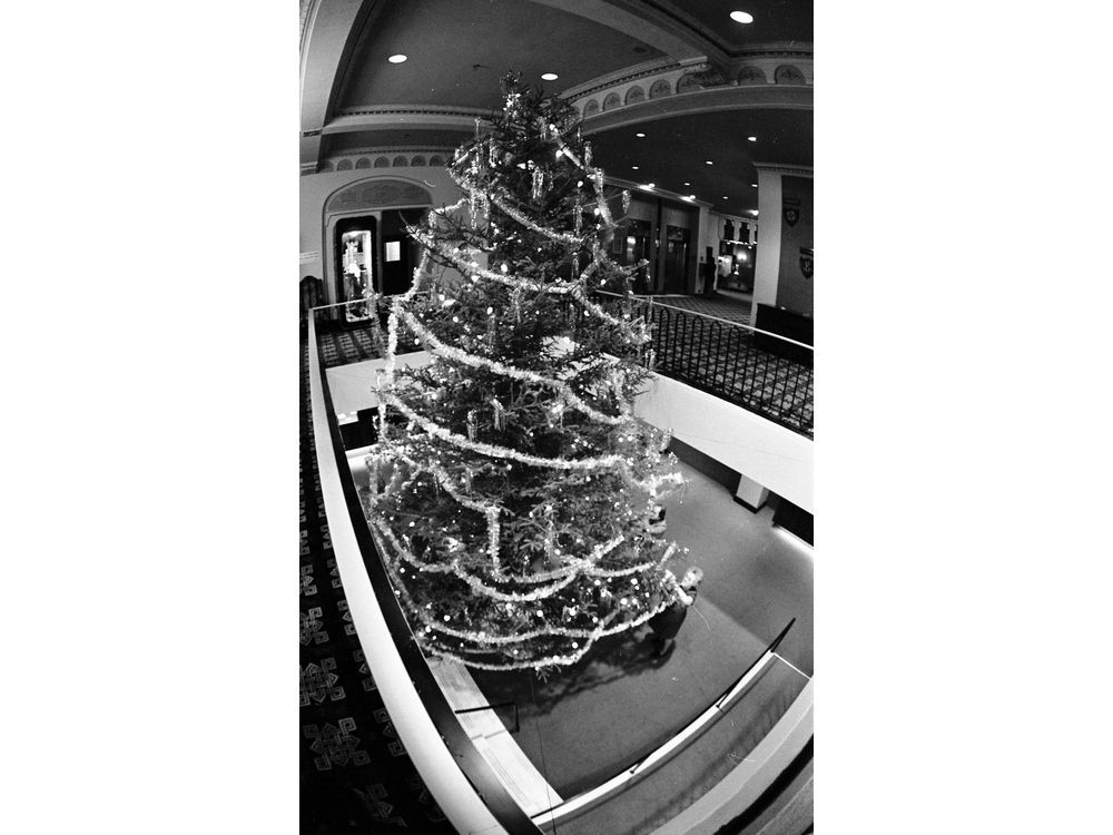 throwback-thursday-giant-christmas-tree-national-post