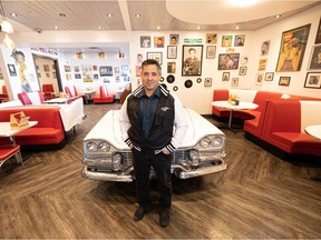 Jon Tyson eröffnete im August 2021 die Pink Cadillacs & T-Bird Lounge in der 8th Street. Das Restaurant und die Lounge erinnern an die Zeiten, als Malt Shops beliebt waren, mit Vintage-Dekor von vor mehreren Jahrzehnten.  FOTO VON MICHELLE BERG /Saskatoon StarPhoenix