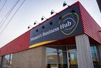 Le Women's Business Hub de la Saskatoon Open Door Society dispose d'une cuisine commerciale, d'un studio de yoga, de deux salles de réunion, d'une grande salle pour les événements, d'un atelier de couture et d'une garderie. Il est disponible pour la location à l'extérieur.  WBH est situé au 733C 1st Avenue North.  Photo par Aliza Nasir.