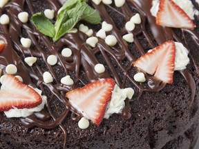 Everyday-Chocolate-Cake-2-1080-1080_249391311-W.jpg