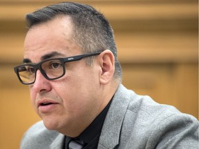 Corey Usopp dice que fue despedido de su trabajo en FSIN después de que dos veces se refirió erróneamente a su equipo de hockey sub-9 como