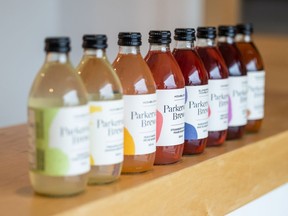 Išmokusi gaminti kombuchą namuose, Amy Kaban savo hobį pavertė verslu ir Saskatūne įkūrė „Parkerview Brew Kombucha“.