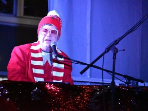 Tribute musician Elton Rohn
