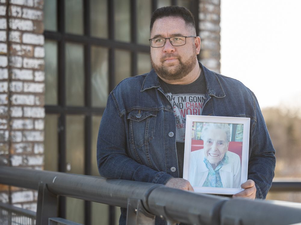  mike mcguire holds a photo of his mom lois. lois died at st. paul’s hospital earlier this month after being hospitalized for what seemed like a routine health issue. photo taken in saskatoon, sk on friday, march 25, 2022.
