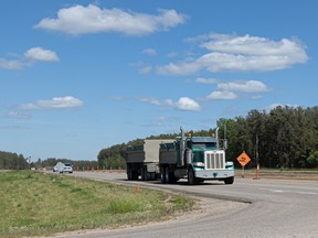 Das Twinning-Projekt Highway 3 westlich von Prince Albert ist im Gange.  FOTO VON MICHELLE BERG /Saskatoon StarPhoenix