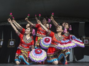 Chinese dancers perform at folk fest.