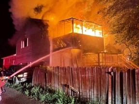 Les pompiers de Saskatoon ont répondu à un incendie de maison dans le bloc 200 de l'avenue S South le 15 août 2022. Le département affirme que l'incendie a pris naissance sur le pont arrière et a causé 200 000 $ de dommages.  Aucune cause n'a été déterminée pour le moment.