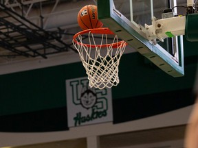 The U of S Huskies opened the 2022-23 Canada West conference season Friday against the Mount Royal University Cougars.