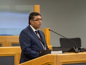 City Auditor Sohail Saleem speaks to city council after submitting a report to the transportation committee looking into last winter’s large number of bus breakdowns.