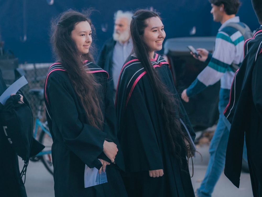 Homeschooled Edmonton sisters who started university at 12, 14 graduate from U of T with master's degrees - Vimarsana News