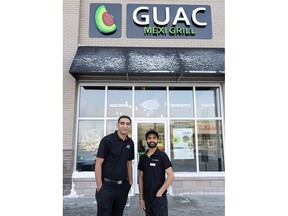 Le propriétaire Kishor Jajmera et le gérant Ayush Khanna amènent le premier Guac Mexi Grill dans la région de Brighton à Saskatoon, avec des burritos fraîchement préparés, des enchiladas, des tacos et d'autres plats mexicains. Photo prise à Saskatoon, Sask. le jeudi 7 novembre 2022.