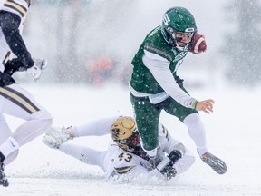 Huskies quarterback Ethan Watson runs the ball during first-half action against the Manitoba Bisons Saturday at Griffiths Stadium. (Saskatoon StarPhoenix / Michelle Berg)
