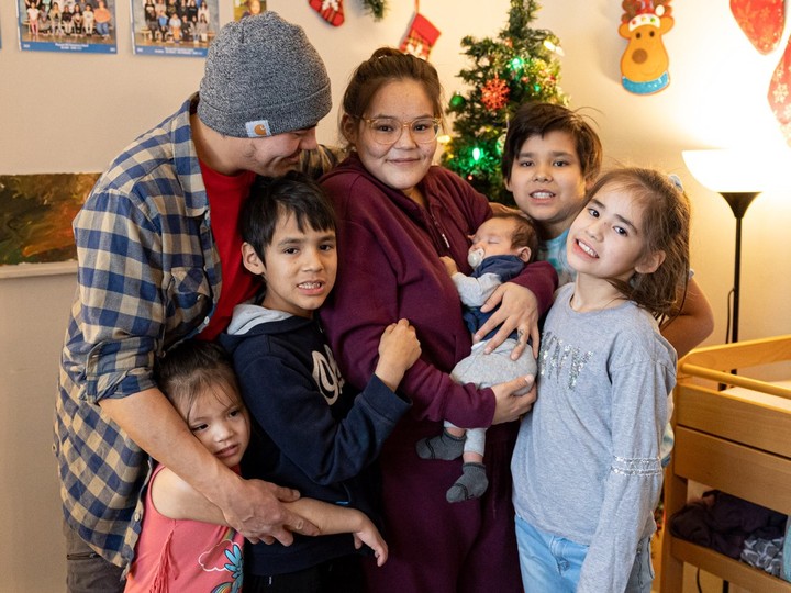  Deprise Houle (middle) is happy to be in her family’s new home, with her partner Nate Matechuck, and their six children (from left) Mckenzie Matechuck, Dwayne Gordon, George Matechuck, Drake Gordon and Jaycee Gordon.