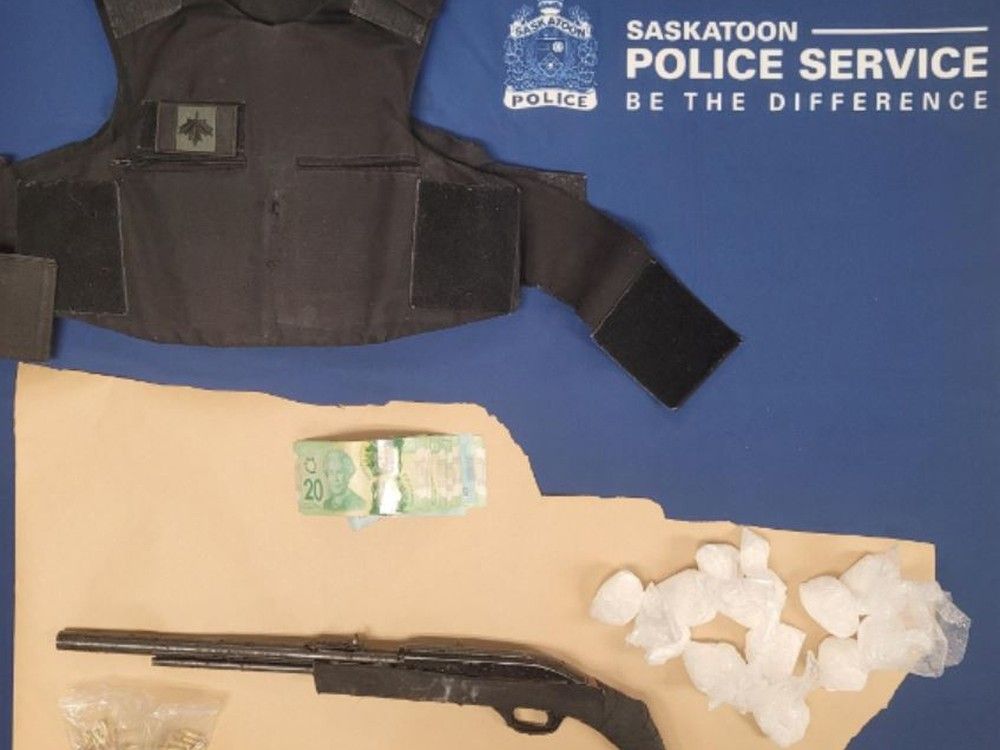 Crystal meth, arme à feu et argent saisis par la police de Saskatoon