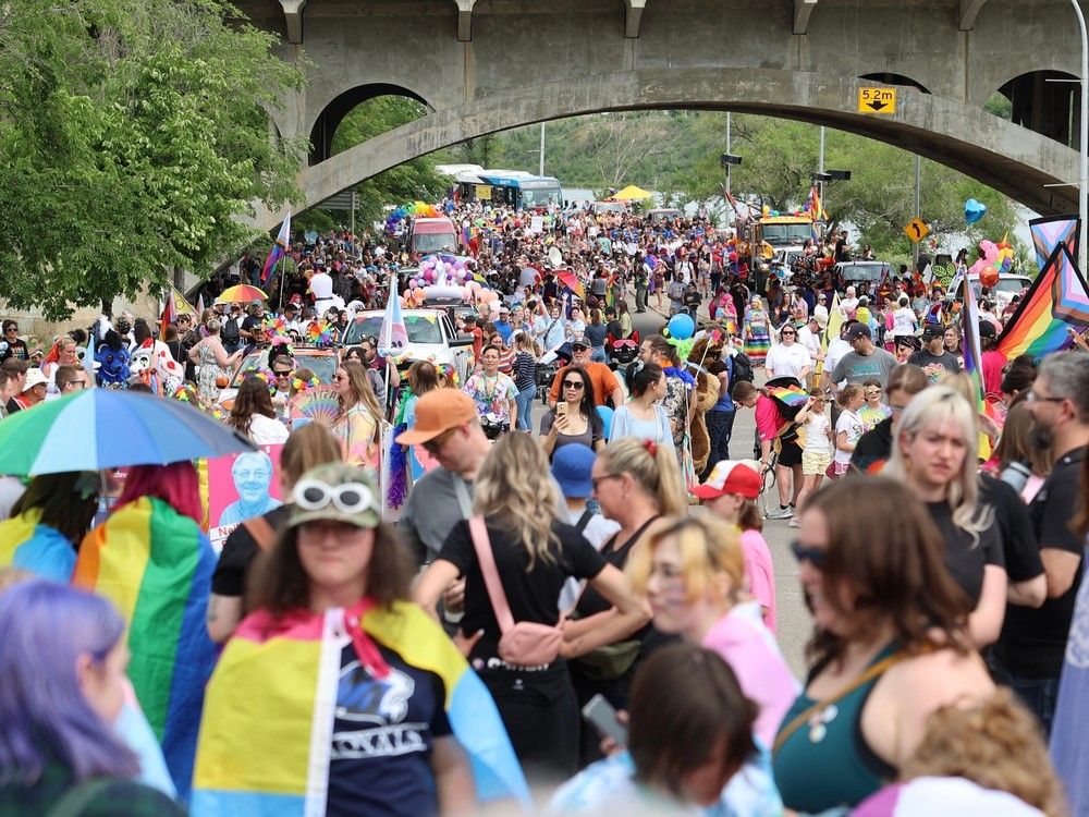 Saskatoon celebra la alegría queer con un desfile del Orgullo deslumbrante con arcoíris