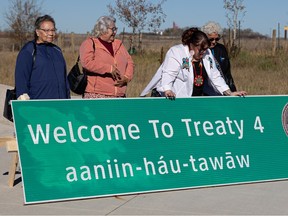 Treaty boundary signs