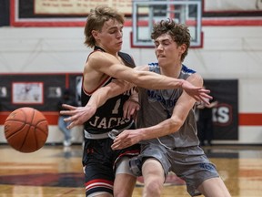 The Walter Murray Marauders' Zak Hawley gets off a pass against Raymond Comets' defender Houston Ralph during the final of Saturday's Bedford Road Invitational Tournament (BRIT) on Jan. 14, 2023. Photo by Victor Pankratz