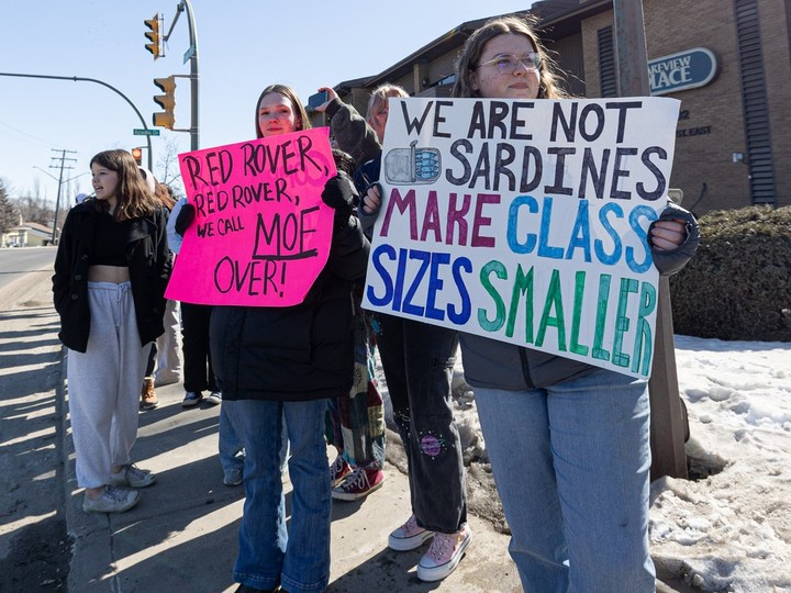 Students from high schools across Saskatoon walk out of afternoon classes and protest outside of Don Morgan’s office in a show of support for the province’s teachers. The Saskatchewan Teachers’ Federation and the provincial government remain at a standstill on a new collective agreement. Photo taken in Saskatoon, Sask. on Tuesday, March 26, 2024.