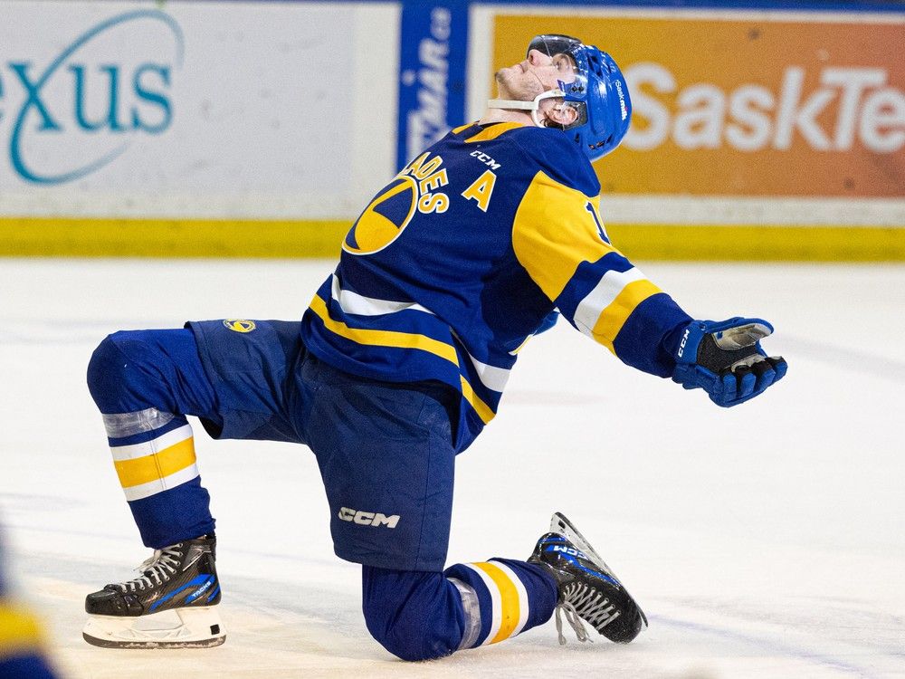 Fraser Minten netted the game-winner in OT to give the Saskatoon Blades a 3-2 series lead over Moose Jaw in the WHL Eastern Conference final