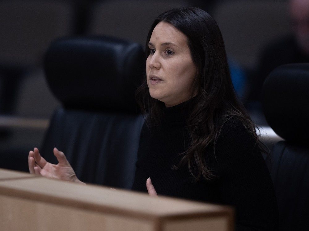 City council shot down an attempt to walk back its plan to fluoridate the city's drinking water, after a long special meeting Friday.