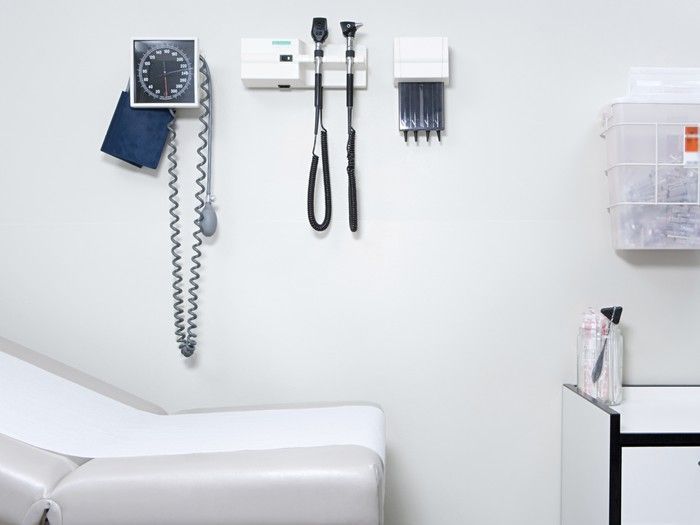 The Gardens Community Health Centre, which offered a range of services for families, shut its doors Sunday because it couldn't find physicians to work there.