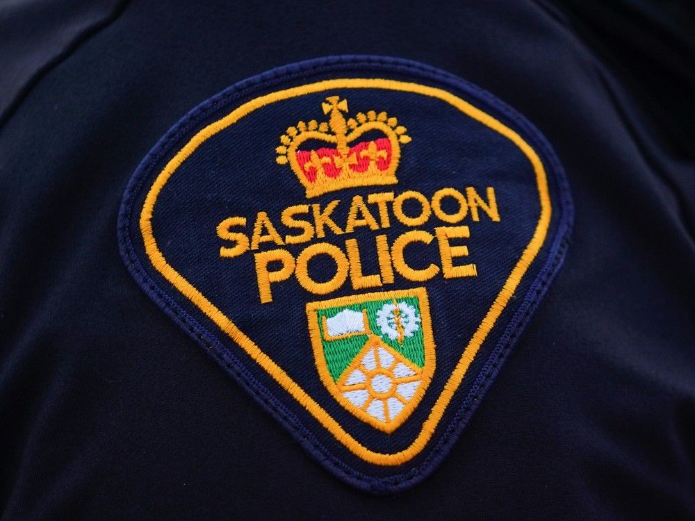 Saskatoon police are reporting two men came to St. Paul's Hospital with stab wounds early Tuesday morning. One man died from his injuries.