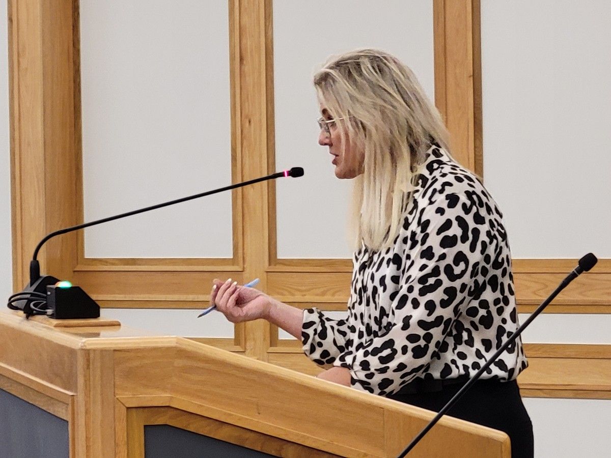 Dedicated bus lanes previously flowed against the traffic lanes. Proposed changes now have buses driving in the same direction as traffic.