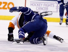 Maple Leafs' Wayne Simmonds eviscerates Toronto Sun reporter as
