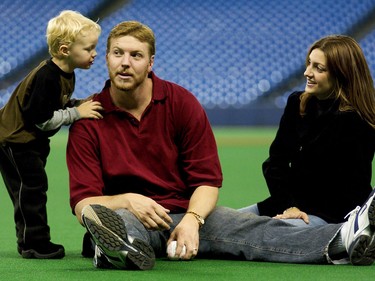 Roy Halladay with his then-three-year-old son Braden and his wife Brandy (Fred Thornhill/Postmedia)