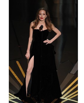 Actress Angelina Jolie present the Oscar for Adapted Screen Play onstage at the 84th Annual Academy Awards on February 26, 2012 in Hollywood, California. AFP PHOTO Robyn BECK (Photo credit should read ROBYN BECK/AFP/Getty Images)