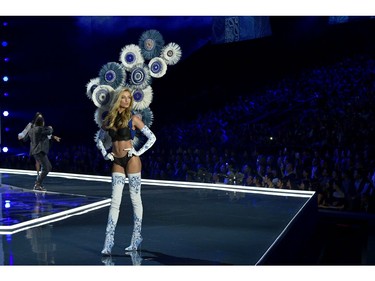 Model Stella Maxwell walks the runway during the 2017 Victoria's Secret Fashion Show In Shanghai at Mercedes-Benz Arena on November 20, 2017 in Shanghai, China.  (Photo by Matt Winkelmeyer/Getty Images for Victoria's Secret)
