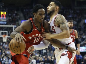 Toronto Raptors guard DeMar DeRozan goes up against Chicago Bulls forward Denzel Valentine (Veronica Henri/Postmedia)