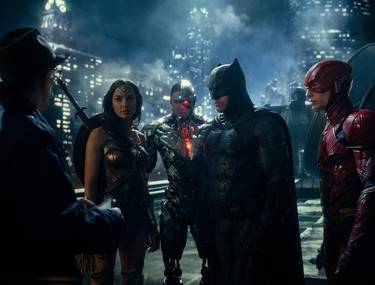 (L-R) J.K. SIMMONS as Commissioner Gordon, GAL GADOT as Wonder Woman, RAY FISHER as Cyborg, BEN AFFLECK as Batman and EZRA MILLER as The Flash in Warner Bros. Pictures' action adventure "JUSTICE LEAGUE," a Warner Bros. Pictures release.