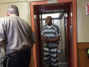 Tony Ledbetter appears at the Lincoln County Courthouse in Canton, S.D., Thursday, Oct. 13, 2016, on charges of domestic aggravated assault.  (Katie Nelson/The Argus Leader via AP)