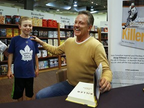 Doug Gilmour shares a laugh with a kid in Peterborough, Ont., on Oct. 19, 2017