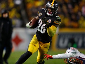 With star receiver Antonio Brown out, the Steelers should be giving the ball to Le’Veon Bell plenty of times this week. (GETTY IMAGES)