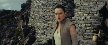 Star Wars: The Last Jedi..Rey (Daisy Ridley)..Photo: Industrial Light & Magic/Lucasfilm..©2017 Lucasfilm Ltd. All Rights Reserved.