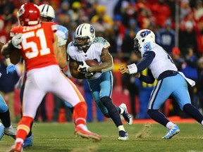 Derrick Henry #22 of the Tennessee Titans rushes against the Kansas City Chiefs during the AFC Wild Card playoff game at Arrowhead Stadium on January 6, 2018 in Kansas City, Missouri. (Photo by Dilip Vishwanat/Getty Images)