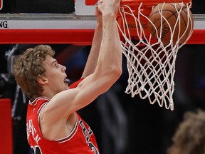 Lauri Markkanen and the Chicago Bulls host the Toronto Raptors on Wednesday. (GETTY IMAGES)