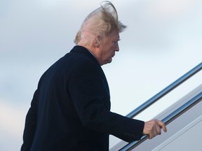 US President Donald Trump walks to Air Force One prior to departure from Joint Base Andrews in Maryland, February 2, 2018, as he travels to Mar a Lago in West Palm Beach, Florida, for the weekend. / AFP PHOTO / SAUL LOEB
