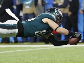 Philadelphia Eagles' Zach Ertz catches a touchdown pass during the second half of the NFL Super Bowl 52 football game against the New England Patriots Sunday, Feb. 4, 2018, in Minneapolis. (AP Photo/Matt York) ORG XMIT: SB389