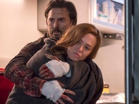Jack (Milo Ventimiglia) and Rebecca (Mandy Moore) in a scene from This is Us' "Super Bowl Sunday" episode.