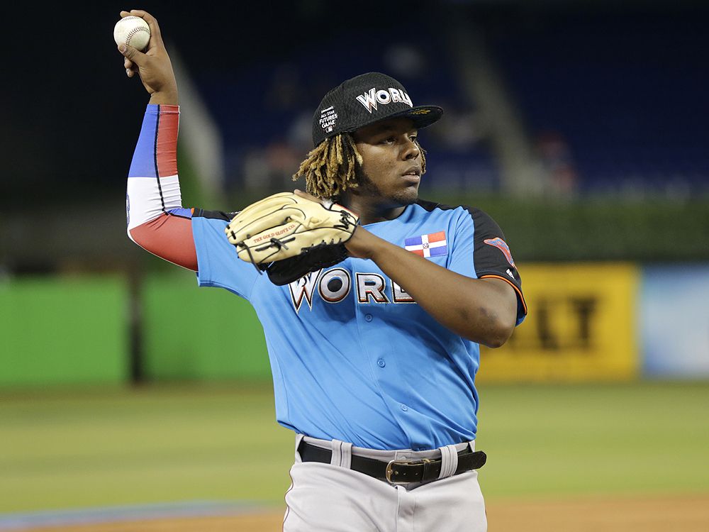 Guerrero, Bichette come out swinging in spring debut with Jays