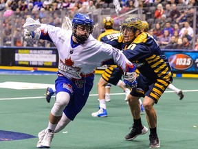 RYAN MCCULLOGH/PHOTO
Toronto Rock forward Adam Jones races past a Georgia Swarm defender during last night’s NLL game at the Air Canada Centre. The defending-champion Swarm played stifling defence to prevail 12-7. Ryan McCullogh/photo)