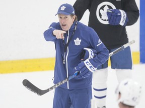 Maple Leafs head coach Mike Babcock gives instruction to his troops as they prepare for the opening round of the playoffs against the Boston Bruins. (The Canadian Press)