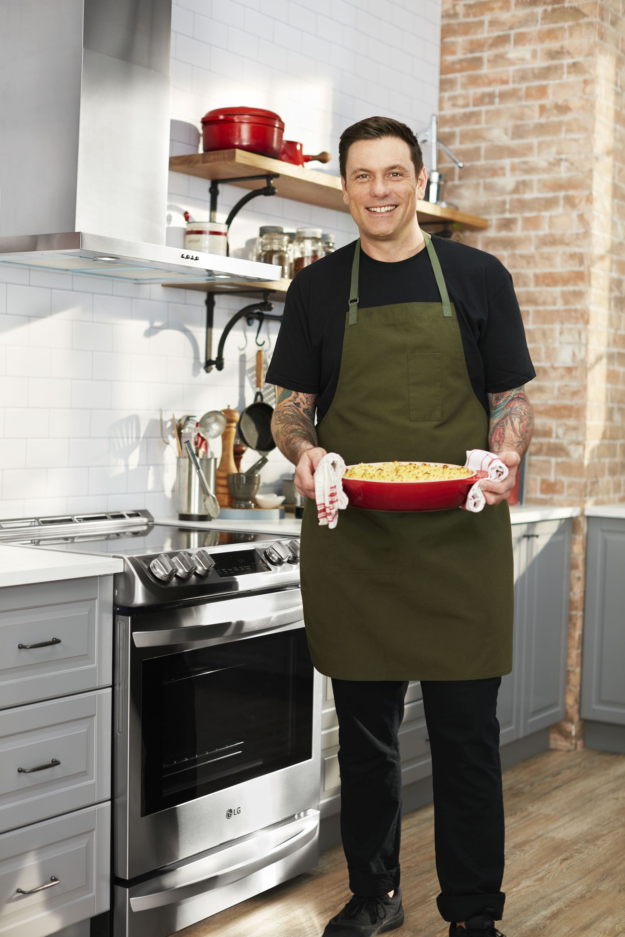 https://smartcdn.gprod.postmedia.digital/torontosun/wp-content/uploads/2018/04/chef-chuck-hughes-took-time-out-of-the-kitchen-to-give-us-his-5-must-haves-for-success-in-your-kitchen.jpg