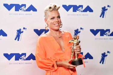 INGLEWOOD, CA - AUGUST 27:  Michael Jackson Video Vanguard Award recipient Pink poses in the press room during the 2017 MTV Video Music Awards at The Forum on August 27, 2017 in Inglewood, California.  (Photo by Alberto E. Rodriguez/Getty Images)