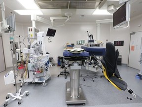 Operating room at the Ottawa Hospital in Ottawa Ontario Thursday June 1, 2017. Dr. Morash uses the DaVinci Surgery System at Hospital. Ottawa’s Ride for Dad funded the system. (Tony Caldwell/Postmedia Network)