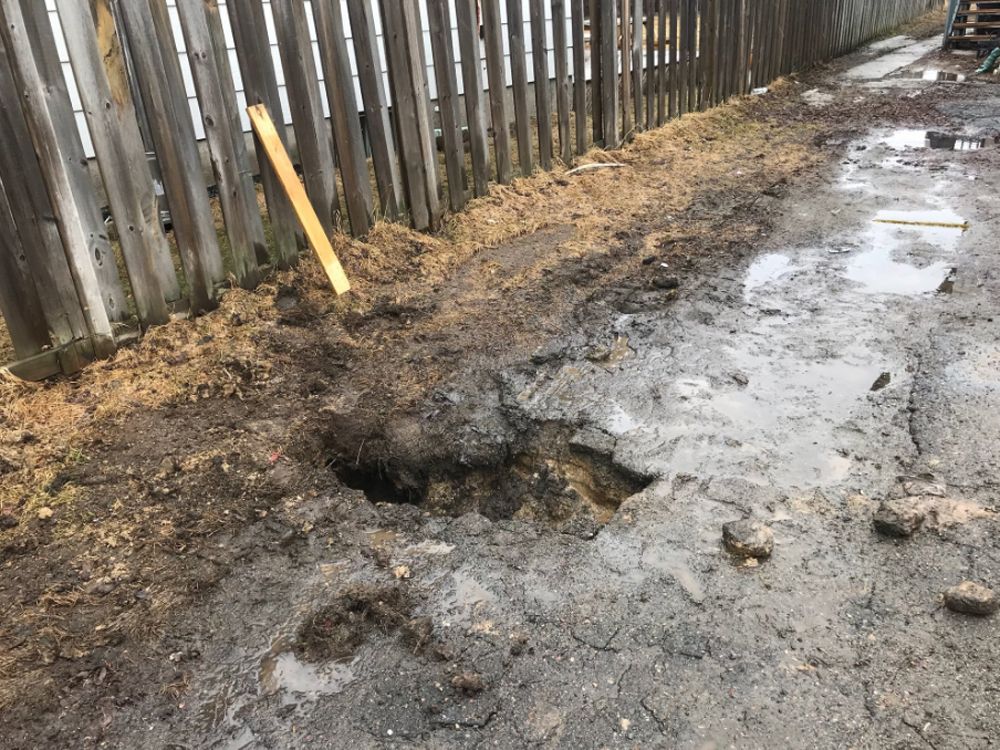 Man Falls Into Sinkhole Outside Sudbury Home Toronto Sun   Sinkhole 